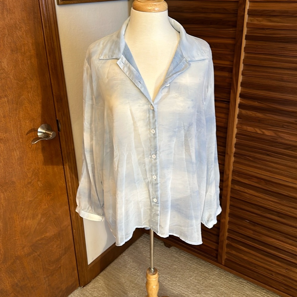 Style stalker white and blue blouse Size 6